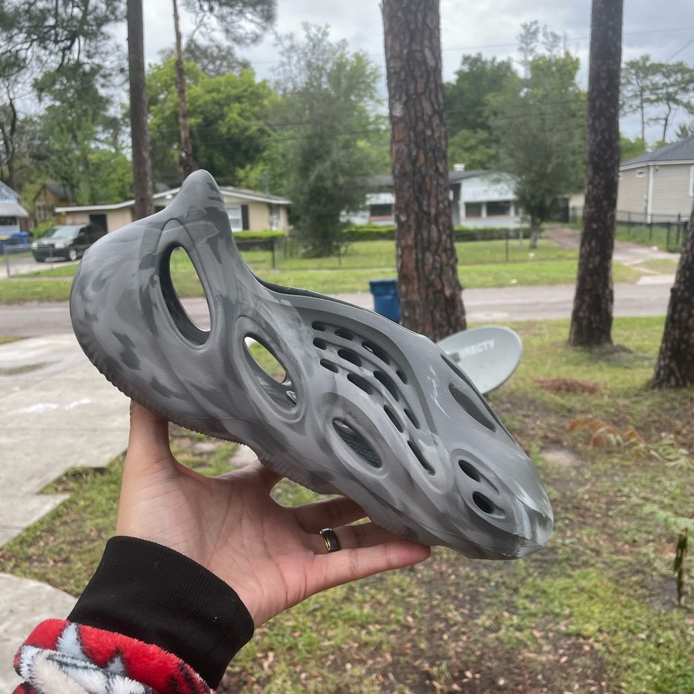 DS YZY Foam Runner MX Granite